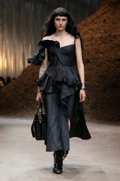 Look 10